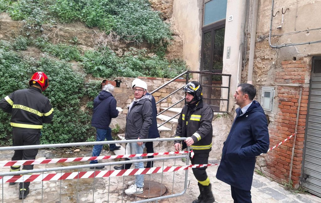 Edifici evacuati a Caltanissetta: un incontro tecnico per verificare le condizioni degli immobili di Via Redentore 39 e Vicolo Scilla 29