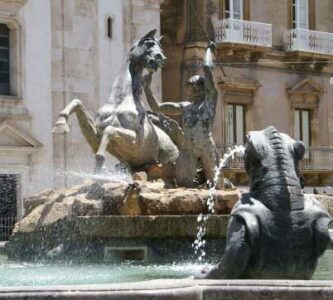 Fontana del tritone